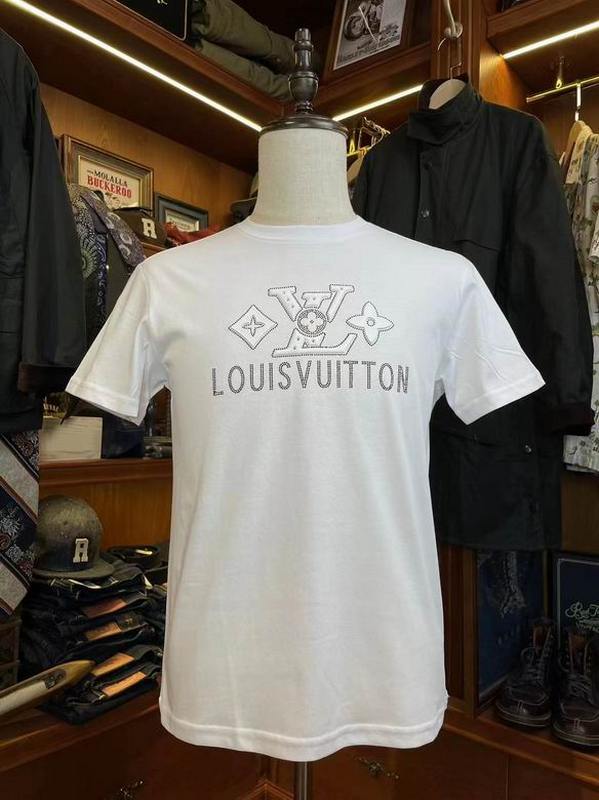 Louis Vuitton Men's T-shirts 1944